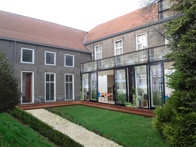 hoofdgebouw binnenhof