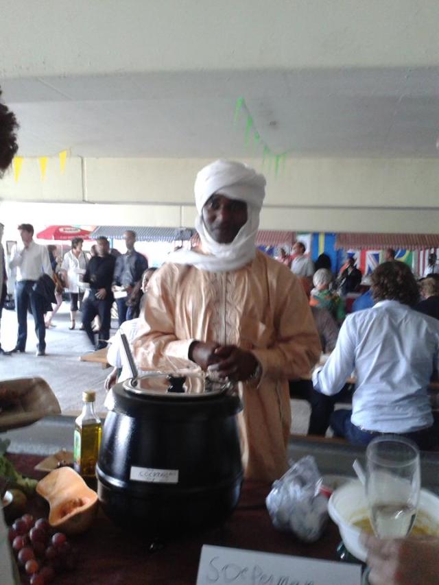 10370576_640803316003216_300672688_n